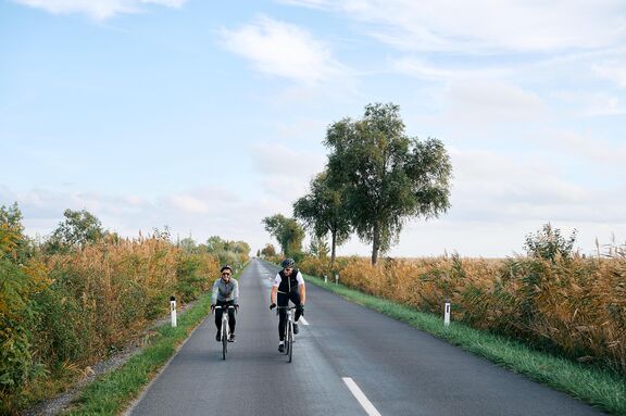 Radfahrer am Weg zum Neuen Strand